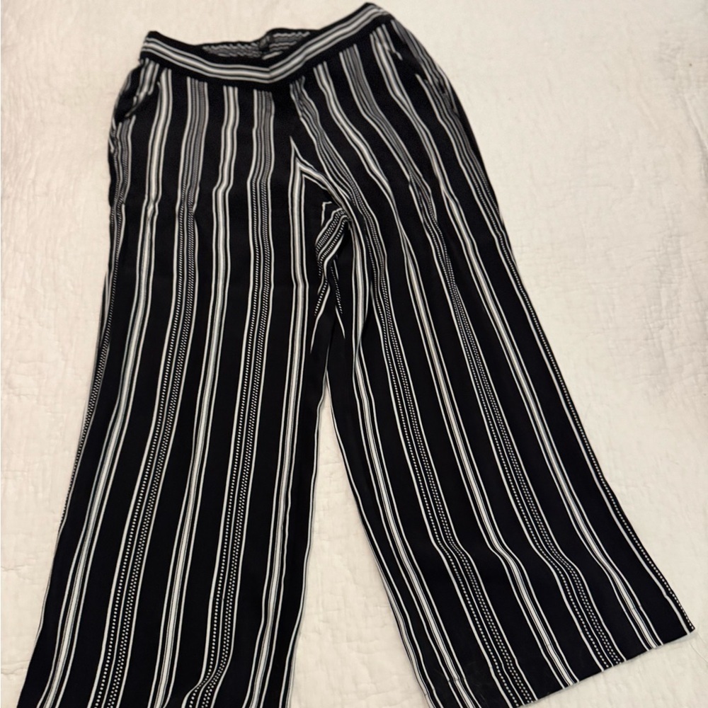 LOFT Petite Striped and Dotted Pull-On Wide Leg Cropped Pants Black & White - Picture 3 of 11